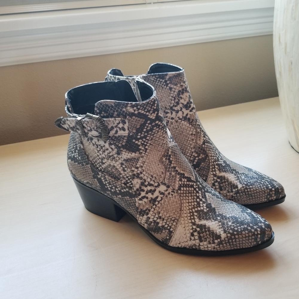 Snakeskin ankle boots size 8.5 Qupid